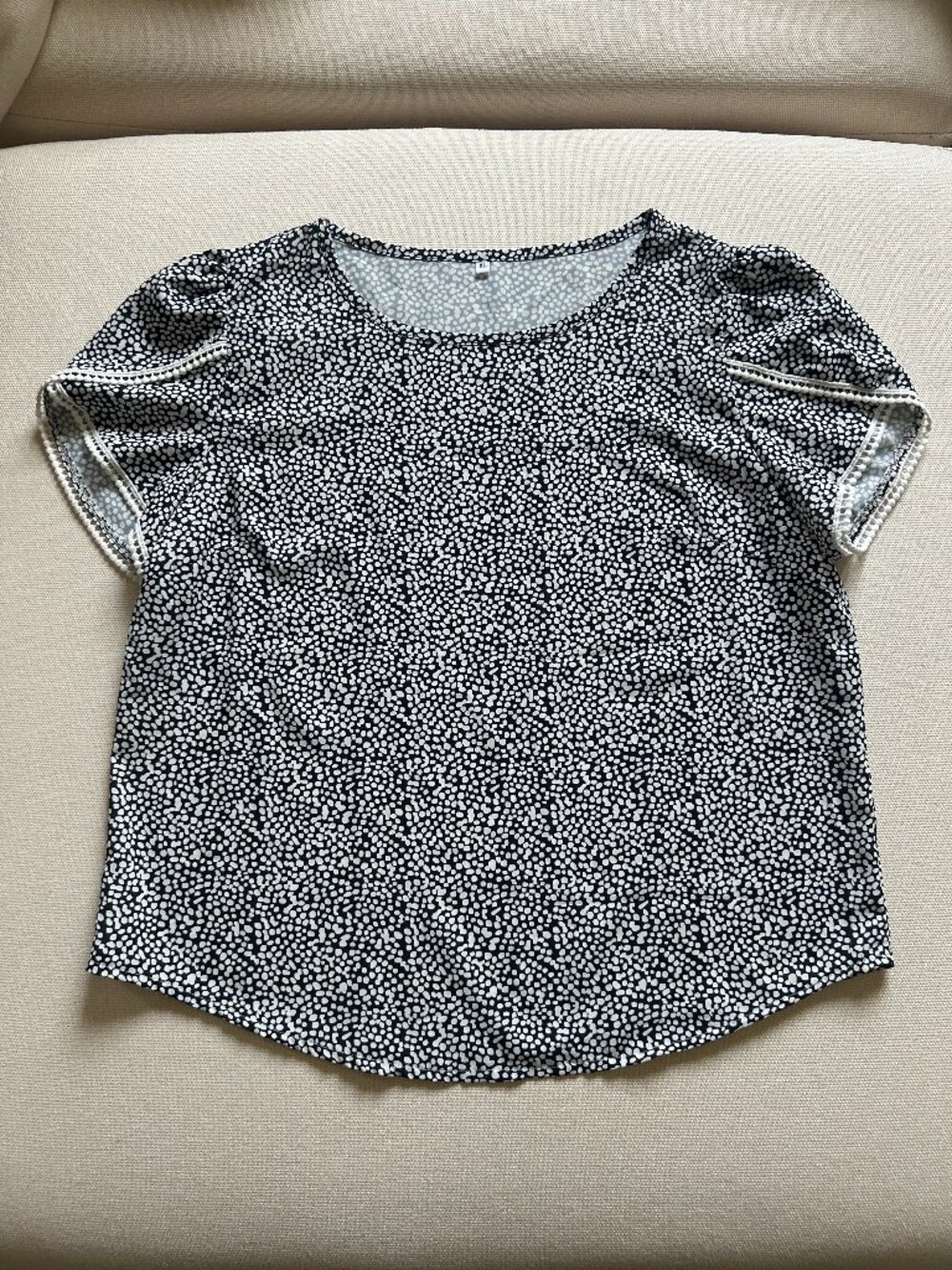 Black and White Pattern Short Sleeve Top